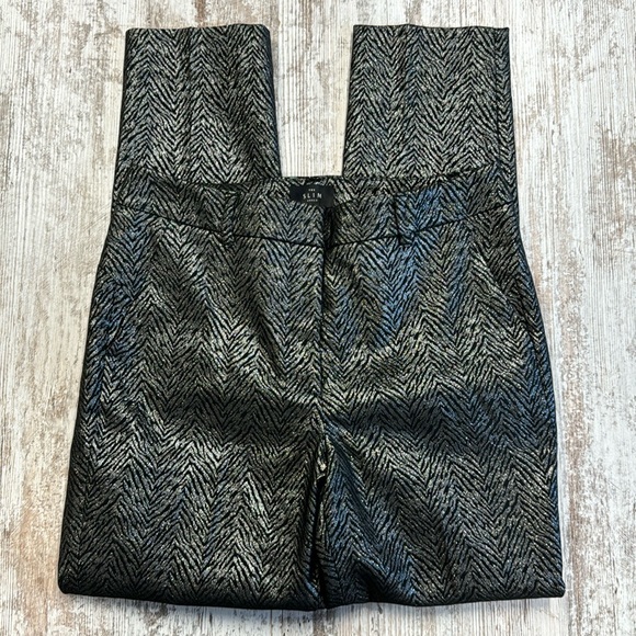 WHBM Black Silver Metallic Comfort Stretch
Jacquard Slim Ankle Pants 4 - Picture 2 of 12